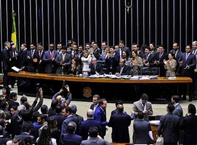 Plenário analisa a proposta de reforma política por partes; fidelidade partidária e a cota para mulheres ficar... (Reprodução)