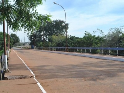 Ponte que liga o Brasil ao Paraguai é cotada como o cenário da briga entre as gangues no filme 