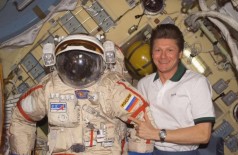 Astronauta russo bate recorde de permanência no espaço (Twitter)