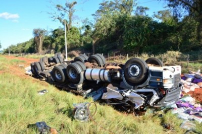Condutor de carreta morre em acidente na rodovia MS-338
