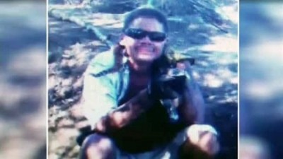 O americano Alex Gomez quis fazer uma 'selfie' com uma cascavel, e acabou hospitalizado, com a chance de perde... (Reprodução)