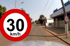Placas de indicação de velocidade variam entre 30 km/h e 40 km/h (Reprodução/Facebook)