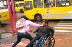 Jovem se irrita e agride cadeirante no Paraná