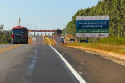 Praças começaram cobrança hoje (Foto: Marcos Ermínio) ()