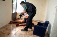 Jovem é assassinado com 30 facadas dentro de casa em Dourados - Vídeo