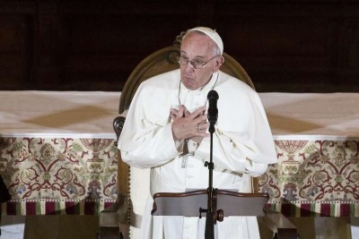 Papa ataca sociedade limitada a
