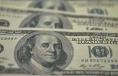 Dólar tem maior alta diária em quatro anos e volta a fechar acima de R$ 4