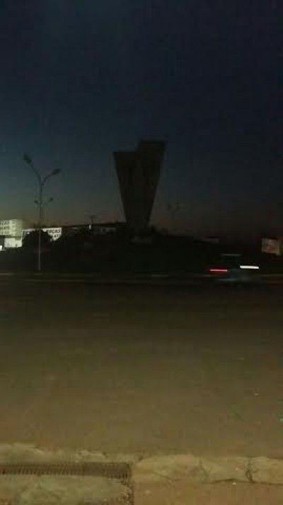 Revitalizado em 2011 por iniciativa de empresários, Monumento ao Colono está às escuras, sem iluminação públic... (94 FM/Você na Redação)