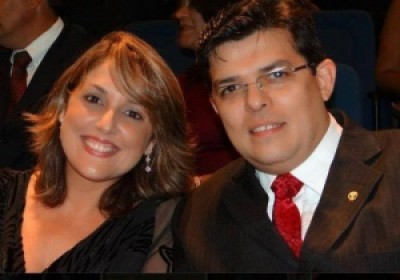 Prefeito afastado da Capital, ao lado da esposa, Andreia Olarte, não foi localizado por oficial de Justiça (Campo Grande News)