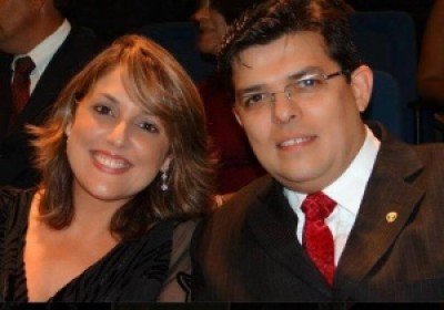 Prefeito afastado da Capital, ao lado da esposa, Andreia Olarte, não foi localizado por oficial de Justiça (Campo Grande News)