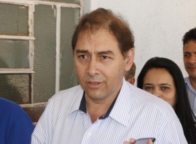 Juiz alega falta de provas, nega liminar ao MPE e mantém Bernal no cargo