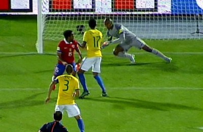 Com direito a olé chileno, Seleção Brasileira perde de 2 a 0 na estréia