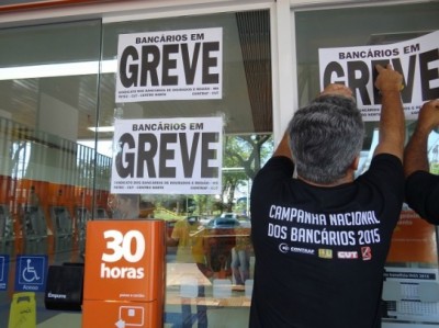 Bancários de Dourados e região aderiram de forma massiva à greve deflagrada em todo o país (Joacir Rodrigues/Divulgação)