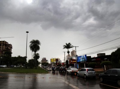 Chuva permanece em véspera de feriado no Estado