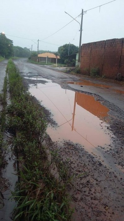 Asfalto de péssima qualidade e resistência, deixa moradores revoltados