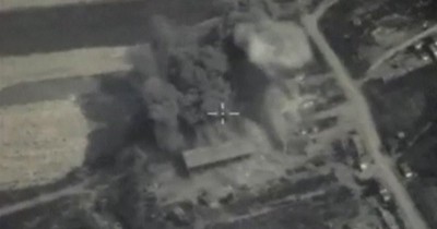 Imagem mostra um dos ataques aéreos realizados pela Força Aérea russa na província de Idlib, na Síria (Divulgação/Ministério da Defesa da Rússia/Reut)