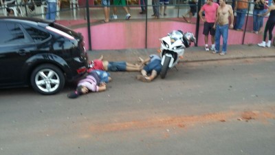 Três corpos ficaram na rua e outros dois dentro da pizzaria (94 FM)