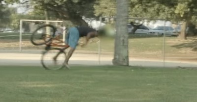 Ladrões caem em pegadinha de bicicleta amarrada no Rio de Janeiro (VÍDEO)