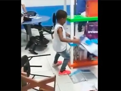 Garoto é filmado quebrando sala dos professores e diretora que é afastada - Assista