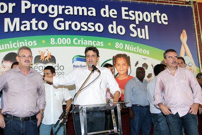 Flavio Britto, então diretor-presidente da Fundesporte na gestão Puccinelli, discursa ao lado de Geraldo Resen... (Edemir Rodrigues)