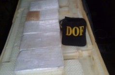 Tabletes de cocaína estavam escondidos no forro dos bancos de carro conduzido por paranaense (Divulgação)