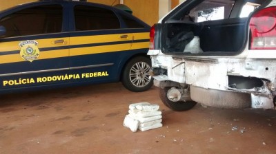 Homem é preso pela PRF transportando cocaína num veículo na BR-463