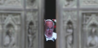 Número dois da Santa Sé diz que clima é 'pesado' no Vaticano
