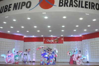 Danças típicas do Japão são uma das atrações artísticas apresentadas durante o evento (André Bento)