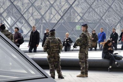 França mobiliza 115 mil policiais e soldados