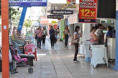 Comércio já se prepara para reforçar as vendas no mês de dezembro (A. Frota)