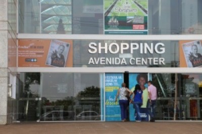 Brigas de gangues no entorno e até dentro do shopping colocam frequentadores em risco, segundo promotor (Foto:... ()