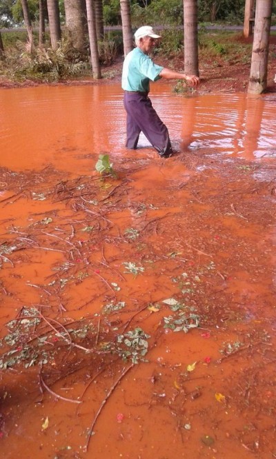 Moradores do Barreirão, na zona rural de Dourados, estão sem água potável por causa de alagamentos (94 FM)
