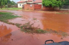 No Altos do Indaiá, falta de asfalto faz moradores sofrerem com atoleiros nos dias de chuva; problema deve aca... (Arquivo)
