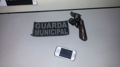 GM apreende menores com um revolver e recupera moto furtada em Angélica