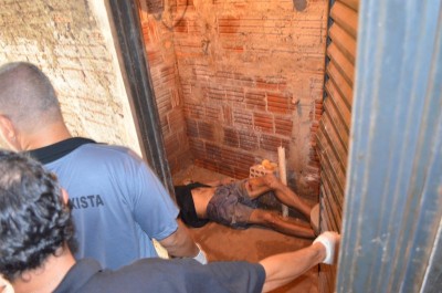 Homem é assassinado a pauladas e