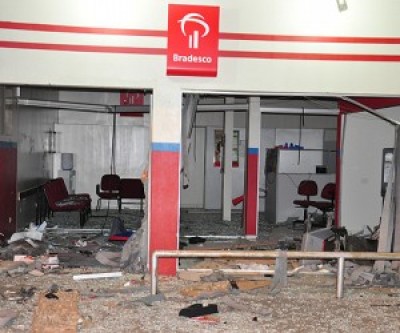 Ataque ocorreu no Bradesco e Banco do Brasil ((Foto: Alcinópolis.com))