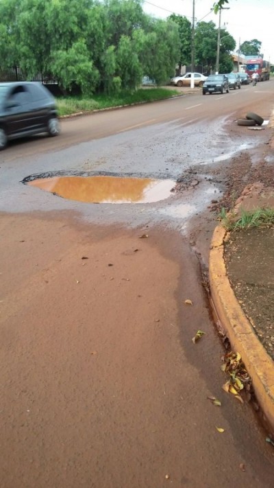 Buracos em ruas causam transtornos a moradores do bairro Jardim Márcia