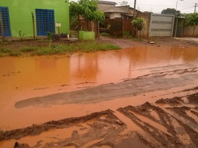 Vídeo; Moradores do Jardim Guaicurus estão ilhados