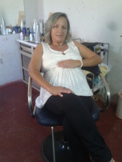 Mulher descobre gravidez após ser erroneamente diagnosticada com tumor no útero