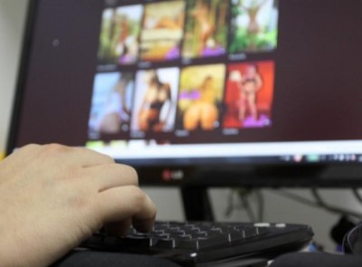 Por R$ 300, cafetina ameaça divulgar fotos e passado de ex-prostituta