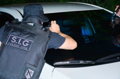 Jovem é encontrado morto dentro do carro no interior de MS