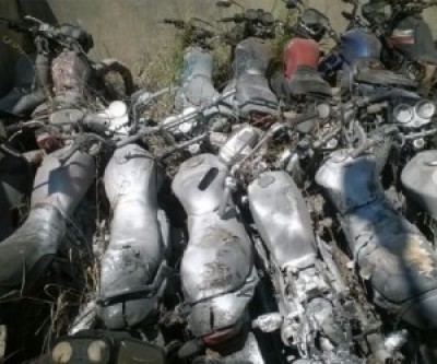 Motos foram destruídas pelo fogo em Angélica ((Foto: Jornal da Nova))