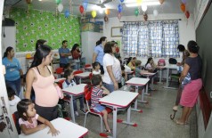 Pais acompanham filhos no primeiro dia de aula na Escola Manoel Santiago (Chico Leite)