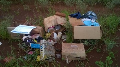 Lixo abandonado no bairro Guaicurus em Dourados preocupa moradores