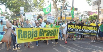 Manifestação contra Lula e Dilma acontece na manhã desta quinta-feira em Dourados