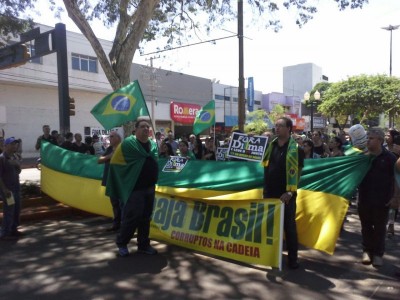 Protesto em Dourados nesta quinta-feira (17) ((Fotos: Movimento ‘Acorda Dourados'))