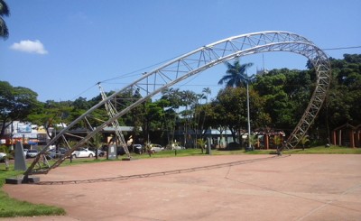 Espaço utilizado para eventos na Praça Antônio João está sem a lona de proteção há quase um ano (João Pires)