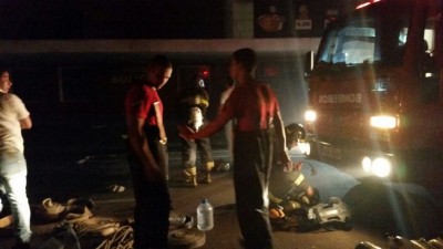Bombeiros atuaram para combater incêndio no centro de Dourados nesta segunda (Sidnei Bronka (94 FM))