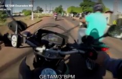 Imagens divulgadas pela polícia mostram operação que prendeu motociclistas em Dourados (Reprodução)
