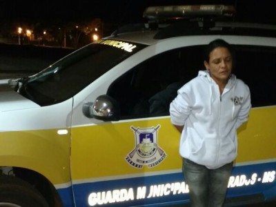 GM prende na rodoviária de Dourados mulher com 20 quilos de maconha
